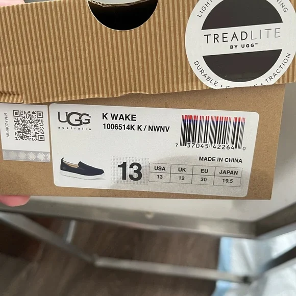 UGG - Picture 1 of 7